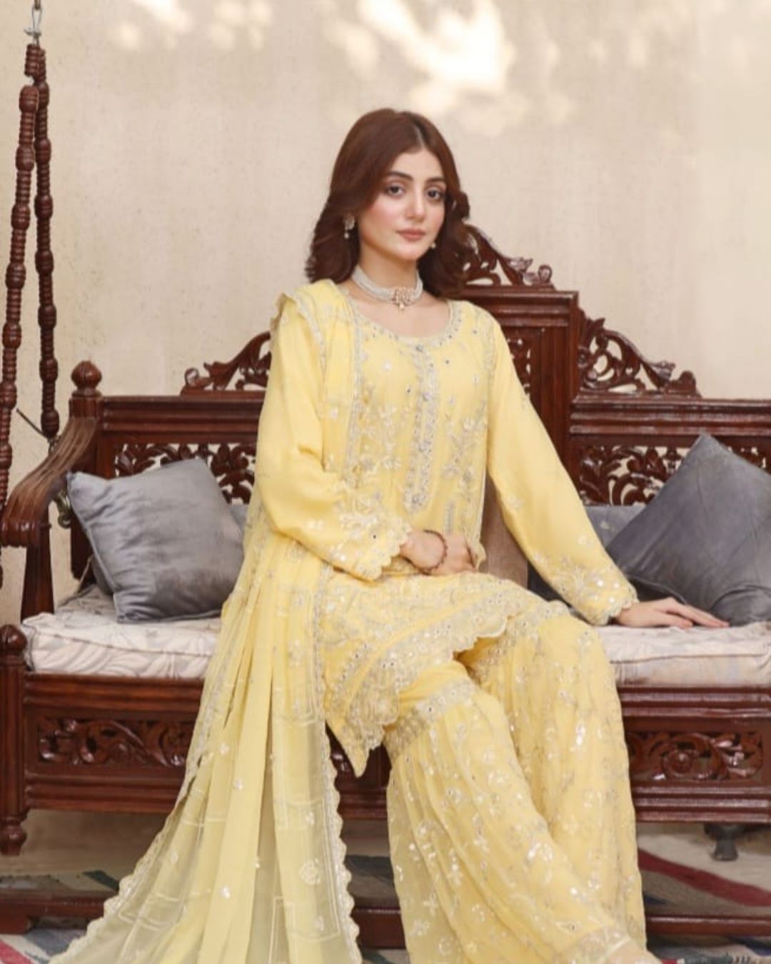 How to Choose the Perfect Pakistani Semi-Formal Dress